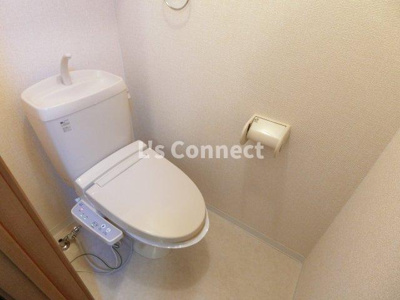 【トイレ】 | グリーンコート旭ヶ丘 | 温水洗浄便座付きのトイレ。