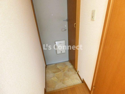 【玄関】 | グリーンコート旭ヶ丘 | 背の高い下駄箱で靴も収納できます。