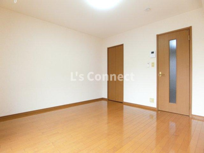 【居間・リビング】 | グリーンコート旭ヶ丘 | 南向きのお部屋です。