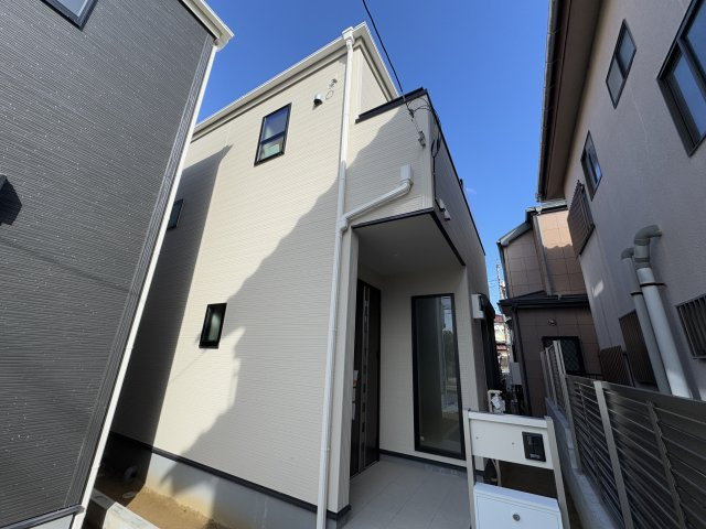 市川市曽谷３丁目新築戸建【百合台小学校：5分】の外観|2号棟外観・完成済み内覧可能です！