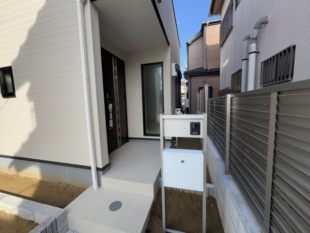 市川市曽谷３丁目新築戸建【百合台小学校：5分】のエントランス|エントランス・玄関ポーチ