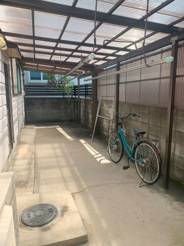 紀の川市花野　中古戸建の駐車場