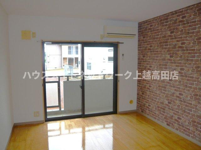 ベロウ山屋敷の居間・リビング|洋室