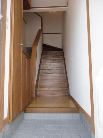 フロイデンス１の玄関