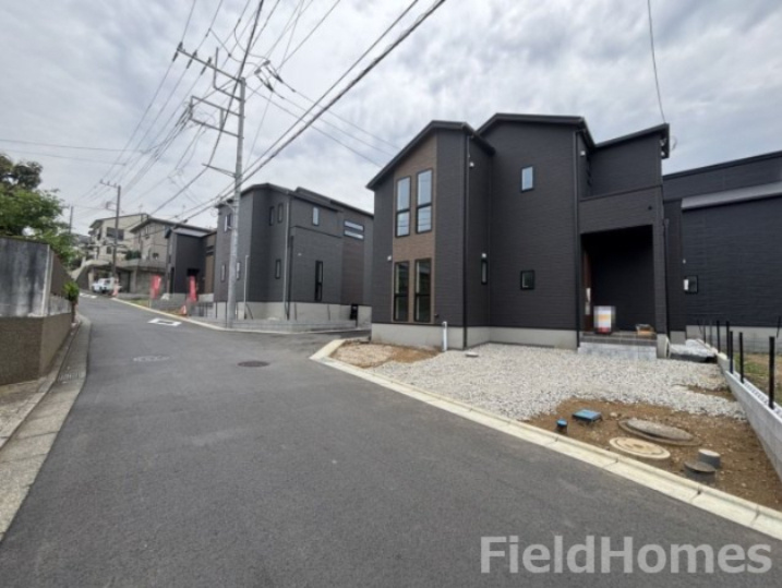 秦野市南矢名新築戸建て　8号棟の前面道路含む現地写真|前面道路含む現地写真です。