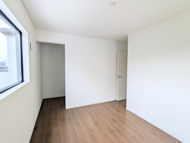 瀬戸市平町1期　全3棟の洋室