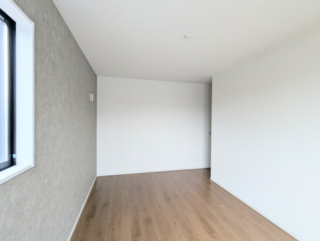 瀬戸市平町1期　全3棟の洋室