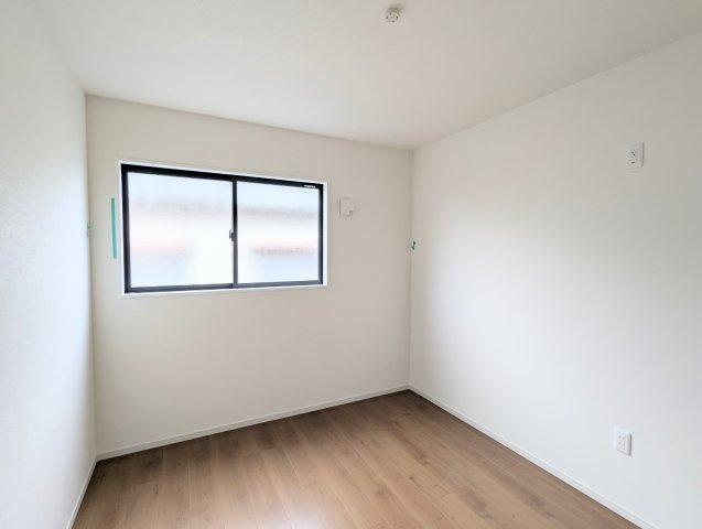 瀬戸市平町1期　全3棟の洋室