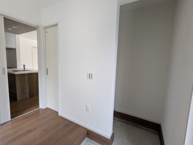 瀬戸市平町1期　全3棟の玄関