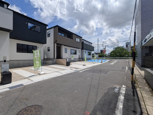 瀬戸市平町1期　全3棟の前面道路含む現地写真