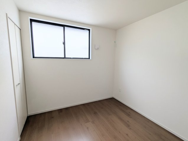 瀬戸市平町1期　全3棟の洋室