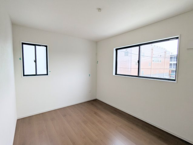 瀬戸市平町1期　全3棟の洋室