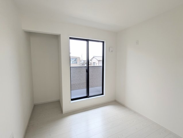 瀬戸市平町1期　全3棟の洋室