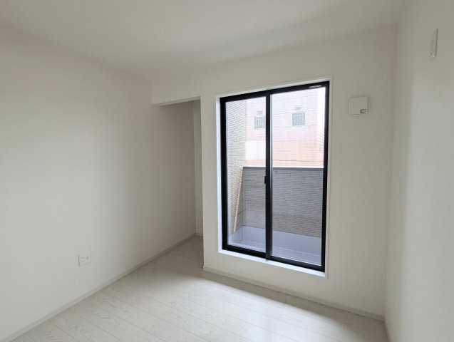 瀬戸市平町1期　全3棟の洋室