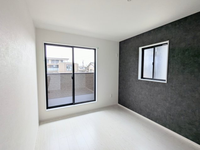 瀬戸市平町1期　全3棟の洋室