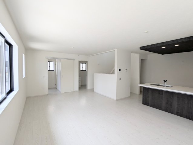 瀬戸市平町1期　全3棟の居間・リビング