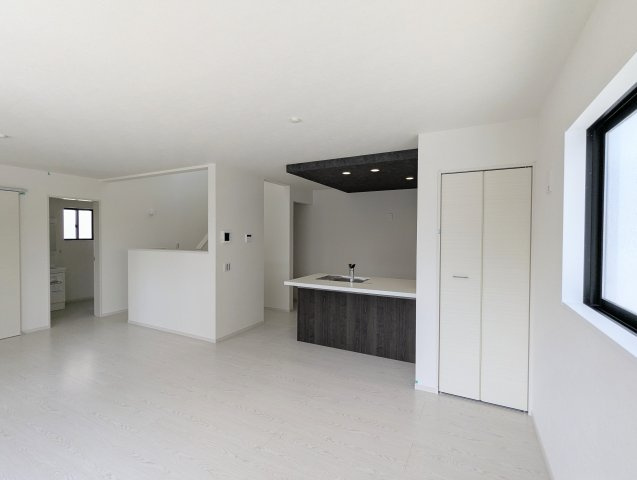 瀬戸市平町1期　全3棟の居間・リビング