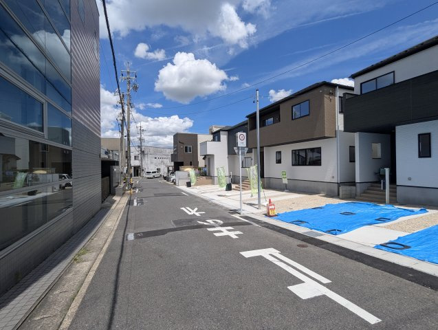 瀬戸市平町1期　全3棟の前面道路含む現地写真