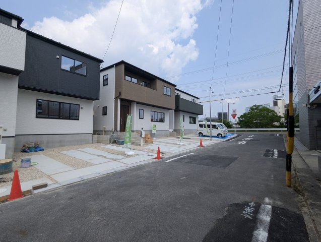 瀬戸市平町1期　全3棟の前面道路含む現地写真