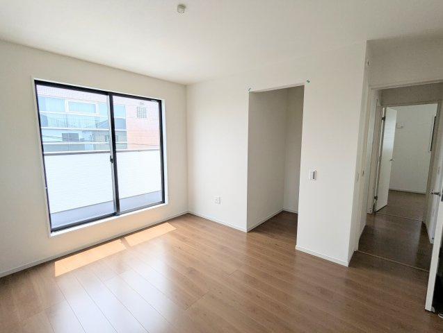 瀬戸市平町1期　全3棟の洋室