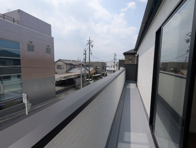 瀬戸市平町1期　全3棟のバルコニー