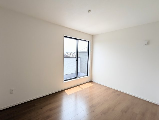 瀬戸市平町1期　全3棟の洋室