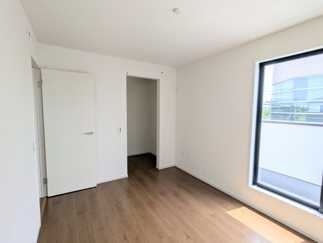 瀬戸市平町1期　全3棟の洋室