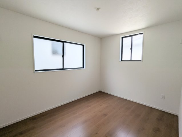 瀬戸市平町1期　全3棟の洋室