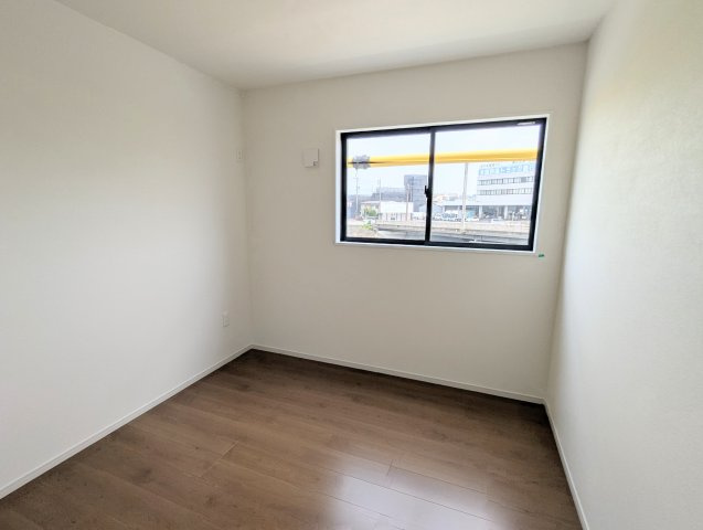 瀬戸市平町1期　全3棟の洋室