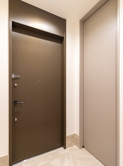 港区芝２丁目の賃貸マンションの玄関