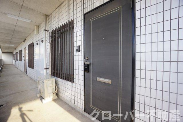 網の浦ハイツのエントランス