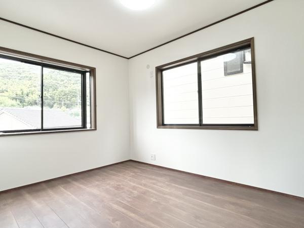 高知市神田 戸建ての洋室|2階南東側洋室