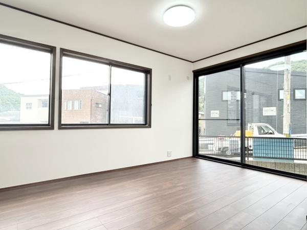 高知市神田 戸建ての居間・リビング|12帖リビング