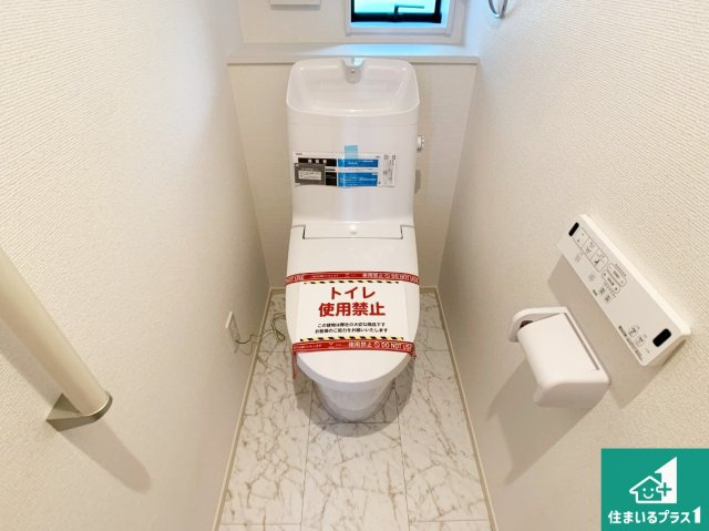 神戸市北区泉台　新築一戸建てのトイレ|1・2階の2ヶ所にあるので、朝の忙しい時間の順番待ちもなく、深夜の利用にも大変便利です。