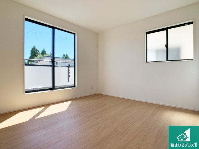 神戸市北区泉台　新築一戸建ての洋室|シンプルな洋室は、自分好みのインテリアが楽しめます♪ご家族とインテリアや家具を選びに行くのは新築購入時の醍醐味の一つです。ぜひお楽しみください♪