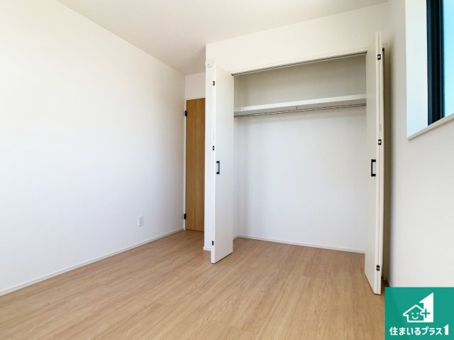 神戸市北区泉台　新築一戸建ての洋室|シンプルな洋室は、自分好みのインテリアが楽しめます♪ご家族とインテリアや家具を選びに行くのは新築購入時の醍醐味の一つです。ぜひお楽しみください♪