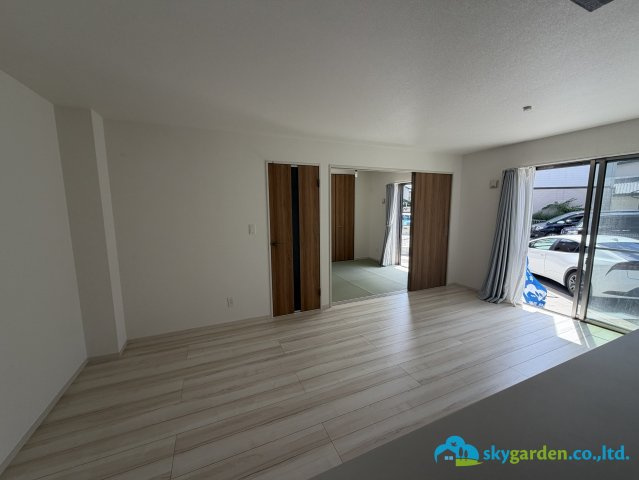 平塚市長持　中古戸建の居間・リビング