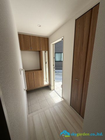 平塚市長持　中古戸建の玄関