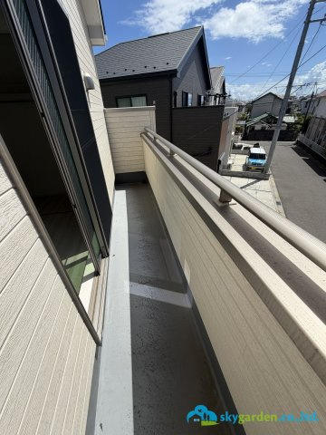 平塚市長持　中古戸建のバルコニー