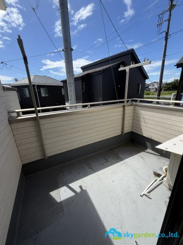 平塚市長持　中古戸建のバルコニー