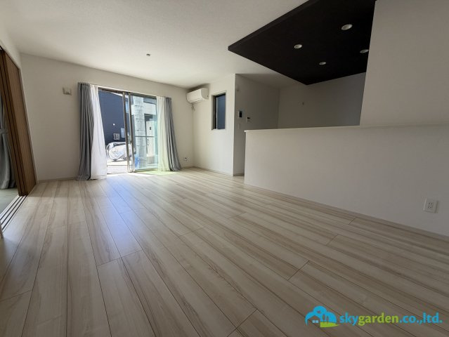 平塚市長持　中古戸建の居間・リビング