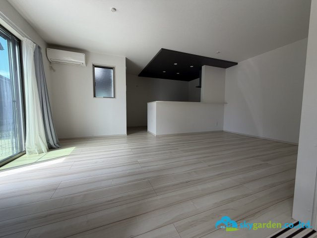 平塚市長持　中古戸建の居間・リビング