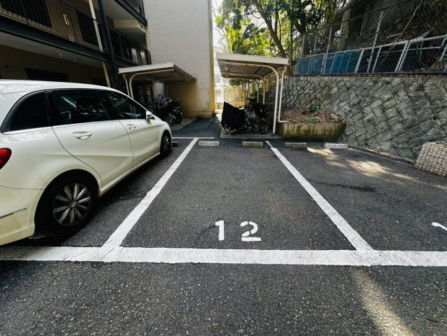 エアリーコート上高丸の駐車場