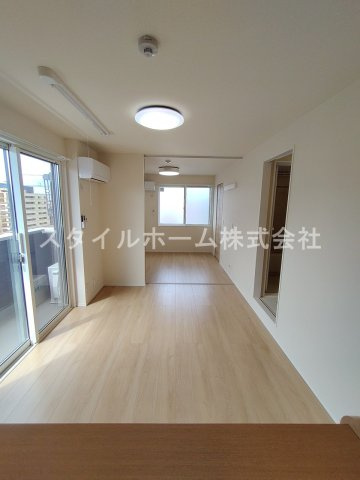 【居間・リビング】 | ソレイユ入船 | 別部屋写真です。