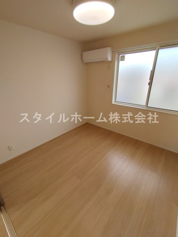 【居間・リビング】 | ソレイユ入船 | 別部屋写真です。