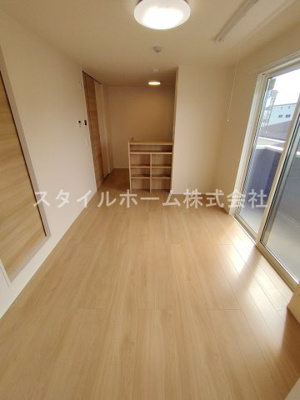 【居間・リビング】 | ソレイユ入船 | 別部屋写真です。