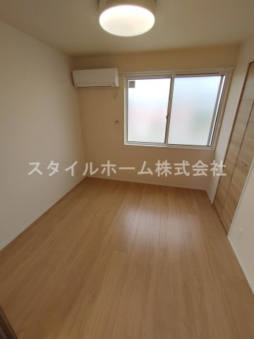 【居間・リビング】 | ソレイユ入船 | 別部屋写真です。