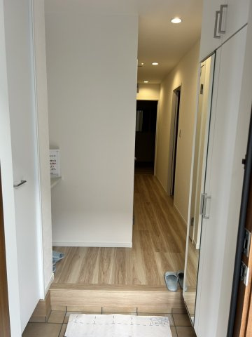 舞子台8丁目 一戸建：B号地の玄関|明るい玄関です