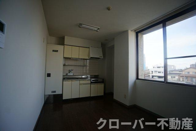 網の浦ハイツの居間・リビング