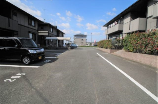 ファミールの駐車場|駐車場完備です